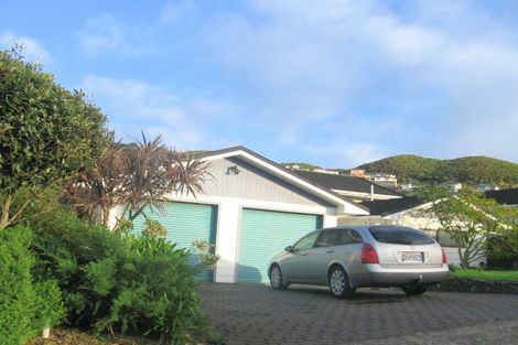 Photo of property in 3 Deveron Place, Tawa, Wellington, 5028