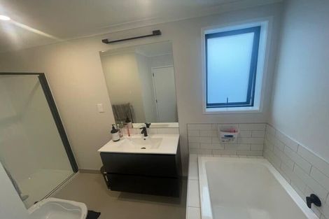 Photo of property in 17 Seafarer Crescent, Stanmore Bay, Whangaparaoa, 0932