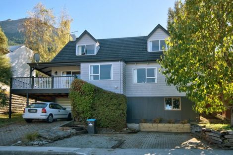 Photo of property in 1 Cameron Place, Fernhill, Queenstown, 9300