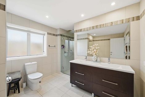 Photo of property in 31 Beechwood Road, Rothesay Bay, Auckland, 0630