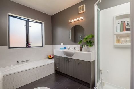 Photo of property in 2/9 Maleme Avenue, Belmont, Auckland, 0622