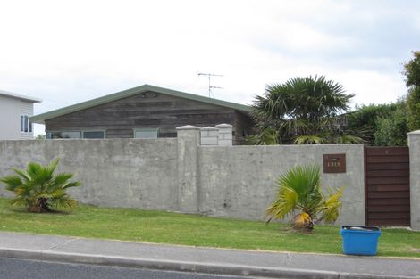 Photo of property in 1315 Whangaparaoa Road, Army Bay, Whangaparaoa, 0930