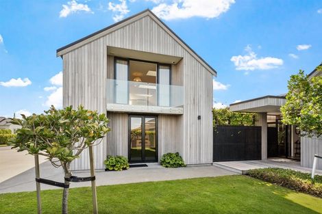Photo of property in 15 Wrybill Way, Point Wells, 0986