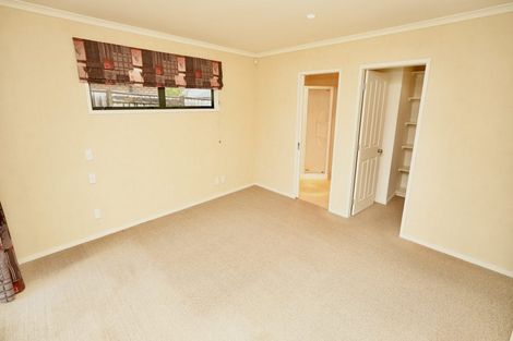 Photo of property in 24 Johnstone Drive, Fitzherbert, Palmerston North, 4410
