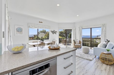 Photo of property in 72 Beacon Hill Road, Strathmore Park, Wellington, 6022