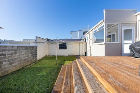 Photo of property in 26 Breakwater Road, Moturoa, New Plymouth, 4310