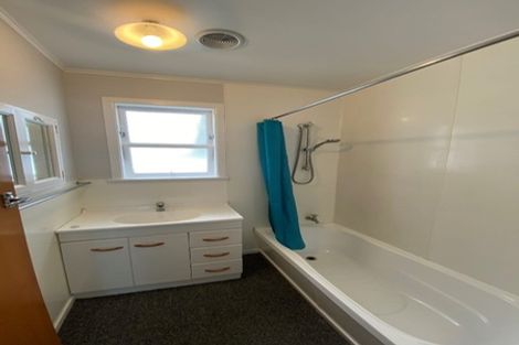 Photo of property in 19 Great North Road, Saint Johns Hill, Whanganui, 4501