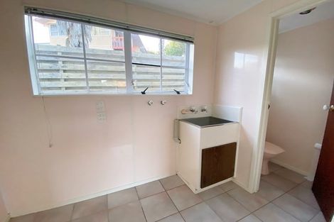 Photo of property in 48 Donovan Avenue, Massey, Auckland, 0614