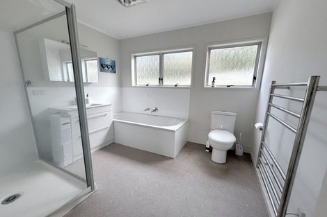 Photo of property in 32 Sapphire Place, Bayview, Auckland, 0629