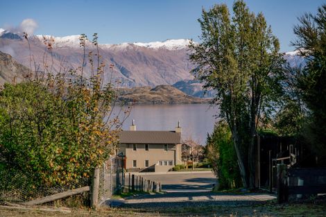 Photo of property in 16 Briar Bank Drive, Wanaka, 9305