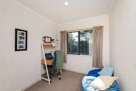 Photo of property in 12 Mana Place, Awapuni, Palmerston North, 4412