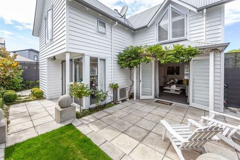 Photo of property in 2/34 Aikmans Road, Merivale, Christchurch, 8014