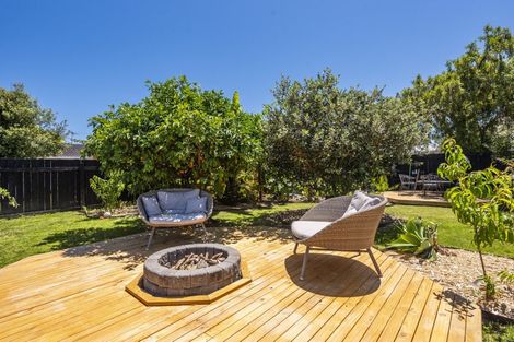 Photo of property in 4 Graham Grove, Waikanae, 5036