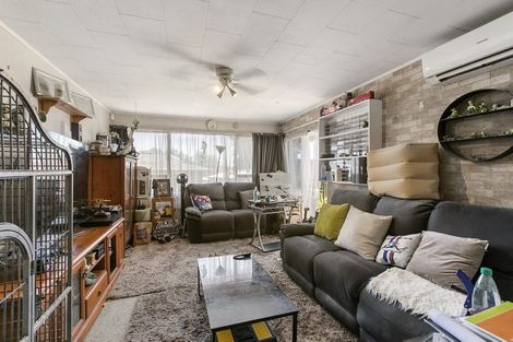 Photo of property in 13 Pipitea Place, Massey, Auckland, 0614