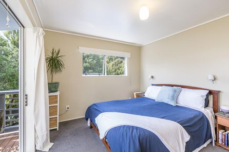 Photo of property in 2/39 Fairmount Road, Titirangi, Auckland, 0604