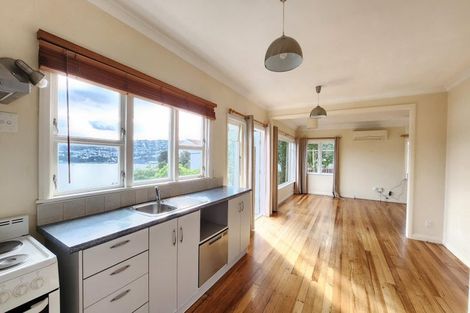 Photo of property in 73 Maupuia Road, Maupuia, Wellington, 6022