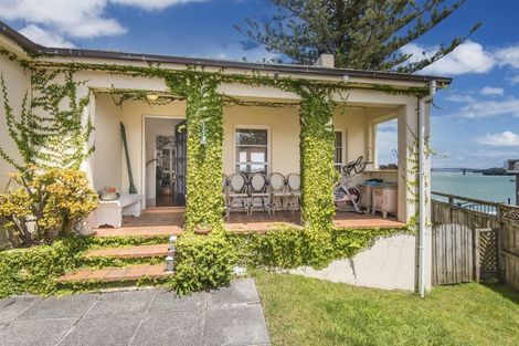 Photo of property in 89 Stanley Point Road, Stanley Point, Auckland, 0624