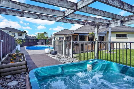 Photo of property in 38 Nielsen Gardens, Rototuna, Hamilton, 3210