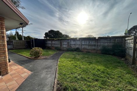 Photo of property in 1/2 Botanic View, Manurewa, Auckland, 2105