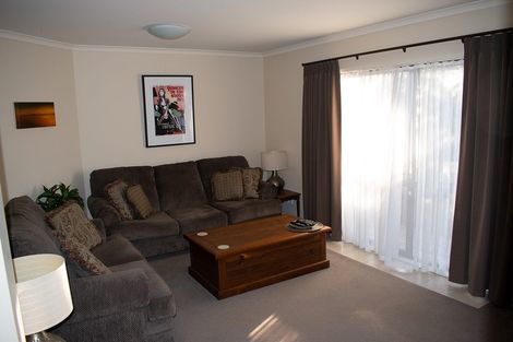 Photo of property in 18 Seamount Drive, Red Beach, 0932