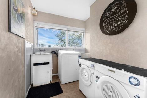 Photo of property in 6 Youngs Road, Papakura, 2110