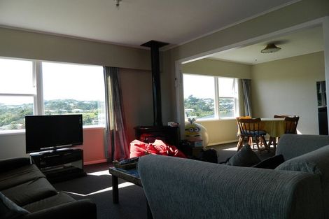 Photo of property in 3 Merritt Way, Newlands, Wellington, 6037