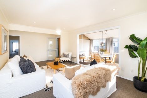 Photo of property in 27 Meeanee Road, Taradale, Napier, 4112