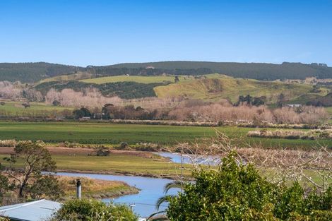 Photo of property in 2 Kaipara Crescent, Helensville, 0800