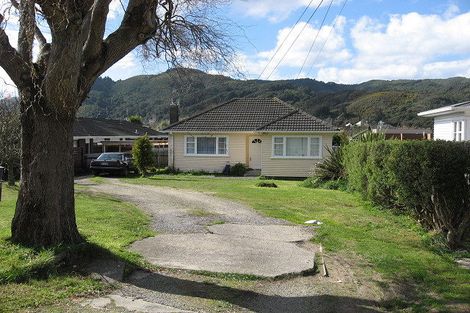 Photo of property in 15 Bledisloe Crescent, Wainuiomata, Lower Hutt, 5014