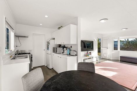 Photo of property in 4 Ross Grove, Paraparaumu, 5032