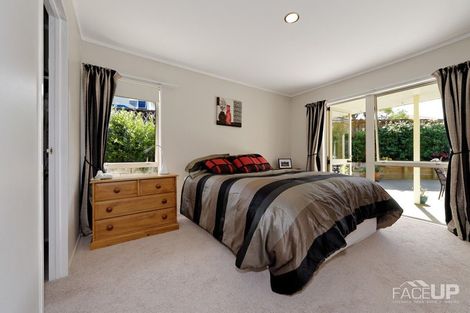 Photo of property in 9 Harbour Lights Close, West Harbour, Auckland, 0618