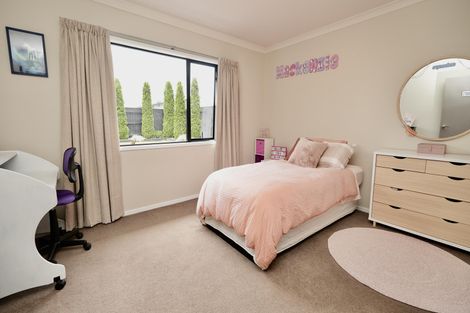 Photo of property in 32 Rosalie Terrace, Kelvin Grove, Palmerston North, 4414