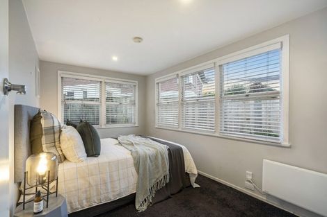 Photo of property in 2/81 Sylvan Avenue, Northcote, Auckland, 0627