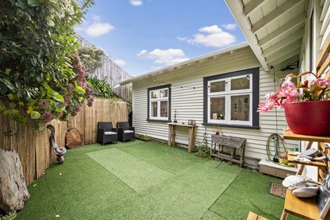 Photo of property in 64 Roseneath Terrace, Roseneath, Wellington, 6011