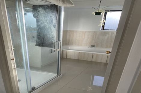 Photo of property in 2/11 Etherton Drive, Weymouth, Auckland, 2103