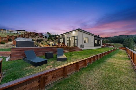 Photo of property in 17 Kingsgate Lane, Waihola, Milton, 9073