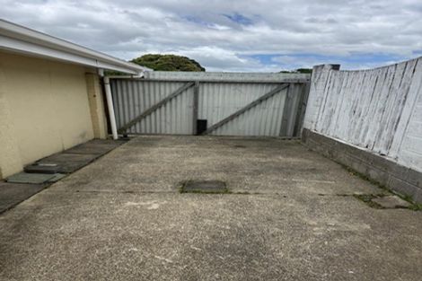 Photo of property in 2/14 Ballater Place, Highland Park, Auckland, 2010