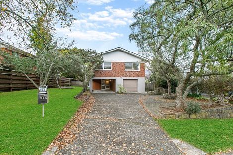 Photo of property in 24 Holdaway Avenue, Northcote, Auckland, 0627