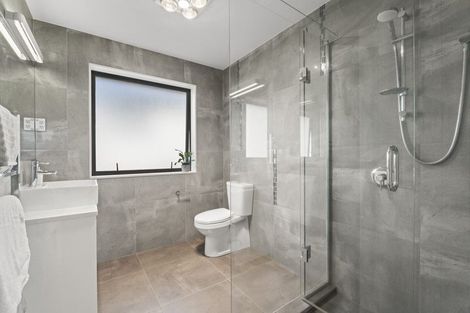 Photo of property in 16 Syd Grant Crescent, Orewa, 0931