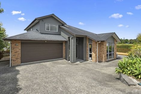 Photo of property in 2/23 Sunset Road, Totara Vale, Auckland, 0632