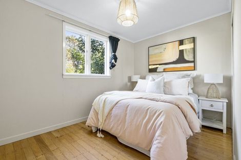 Photo of property in 14 Atkinson Road, Titirangi, Auckland, 0604