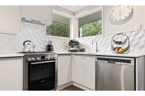 Photo of property in 2/5 Esher Place, Saint Martins, Christchurch, 8022