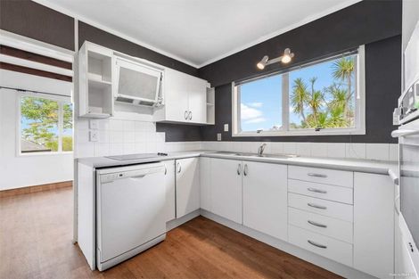 Photo of property in 43 Spence Road, Henderson, Auckland, 0612