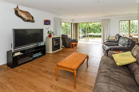 Photo of property in 23 Sandwick Drive, Weymouth, Auckland, 2103