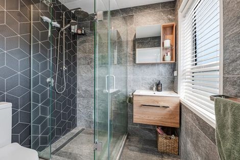 Photo of property in 4/13 Kaihu Street, Northcote, Auckland, 0627