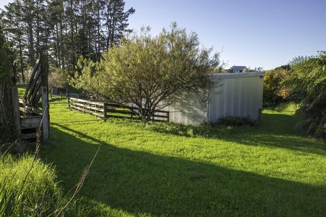 Photo of property in 10 Allan Road, Burgess Park, New Plymouth, 4371