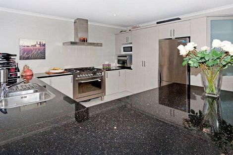 Photo of property in 29d Paparoa Road, Cockle Bay, Auckland, 2014