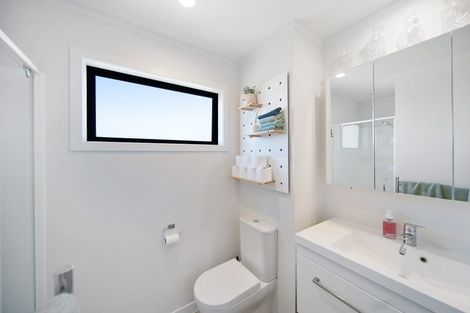 Photo of property in 2/16 Putini Road, Mangere Bridge, Auckland, 2022