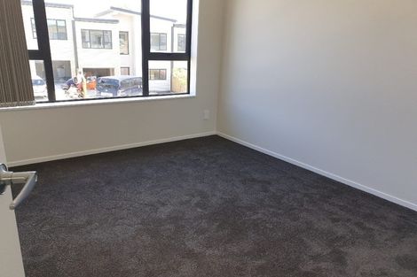 Photo of property in 16 Millcroft Lane, Ranui, Auckland, 0612