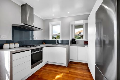 Photo of property in 139 Tukapa Street, Westown, New Plymouth, 4310